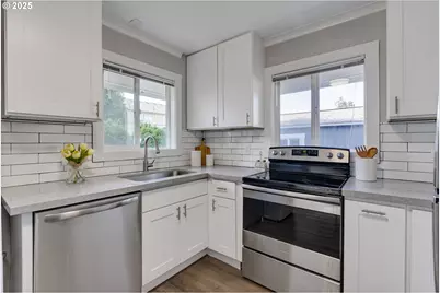 9016 9022 SE Ankeny St, Portland, OR 97216 - Photo 13