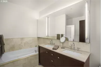 1001 NW Lovejoy St #609, Portland, OR 97209 - Photo 13