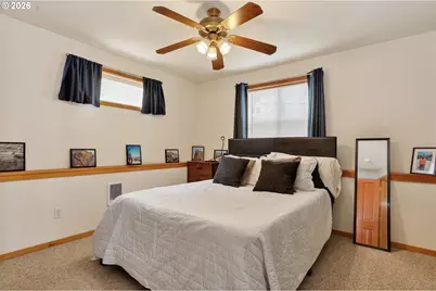 921 Eugene St, Hood River, OR 97031 - Photo 17