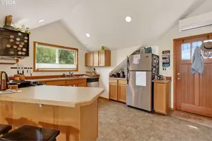 921 Eugene St, Hood River, OR 97031 - Photo 5