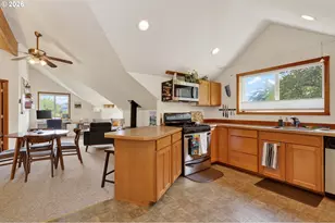 921 Eugene St, Hood River, OR 97031 - Photo 3