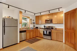 921 Eugene St, Hood River, OR 97031 - Photo 13