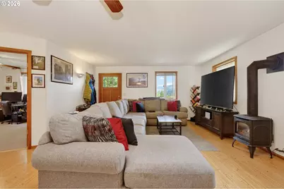 921 Eugene St, Hood River, OR 97031 - Photo 21