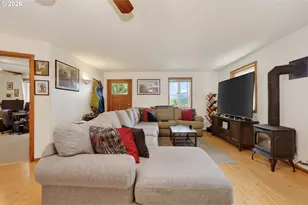 921 Eugene St, Hood River, OR 97031 - Photo 21