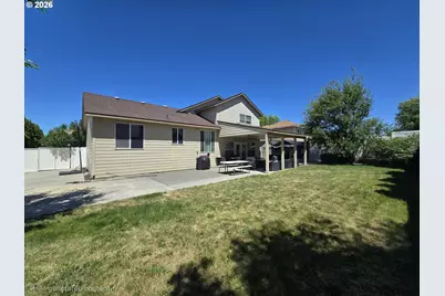 1166 E Main St, Hermiston, OR 97838 - Photo 7
