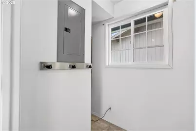 1915 N Jantzen Ave, Portland, OR 97217 - Photo 15