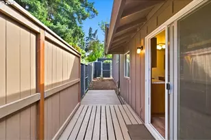 11872 SE Morrison St, Portland, OR 97216 - Photo 23