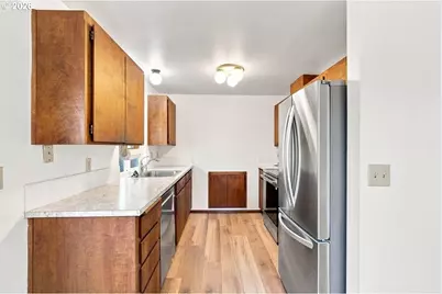 11872 SE Morrison St, Portland, OR 97216 - Photo 9