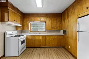 331 NE Laurel Ave, Myrtle Creek, OR 97457 - Photo 13