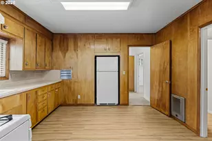 331 NE Laurel Ave, Myrtle Creek, OR 97457 - Photo 11