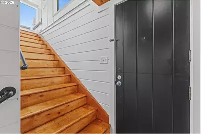 380 N 2nd Ct, Coos Bay, OR 97420 - Photo 25