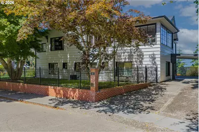 380 N 2nd Ct, Coos Bay, OR 97420 - Photo 1