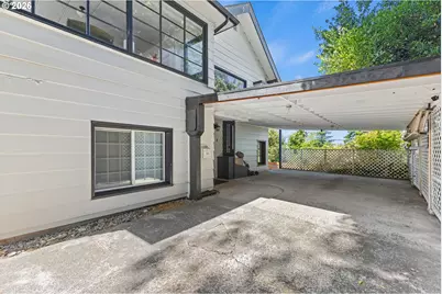 380 N 2nd Ct, Coos Bay, OR 97420 - Photo 3