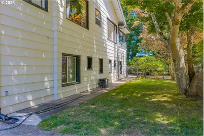380 N 2nd Ct, Coos Bay, OR 97420 - Photo 43