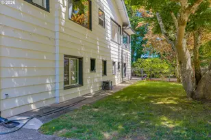 380 N 2nd Ct, Coos Bay, OR 97420 - Photo 43