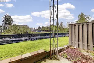 1702 NE Hogan Dr, Gresham, OR 97030 - Photo 37