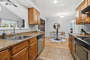 3245 NE 108th Ave, Portland, OR 97220 - Photo 13