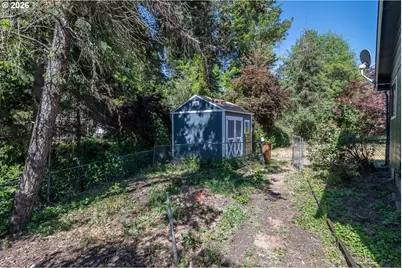 110 NE Kirby Ave, Roseburg, OR 97470 - Photo 45
