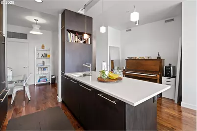 949 NW Overton St #608, Portland, OR 97209 - Photo 9