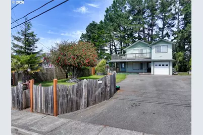 730 Pacific Ave #B, Brookings, OR 97415 - Photo 1