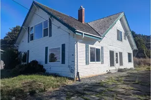 29681 Walker St, Gold Beach, OR 97444 - Photo 3