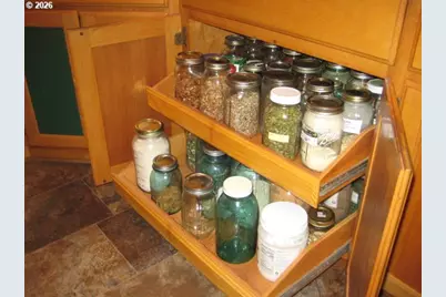 273 Crest Dr, Myrtle Creek, OR 97457 - Photo 7