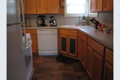 273 Crest Dr, Myrtle Creek, OR 97457 - Photo 5