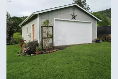 273 Crest Dr, Myrtle Creek, OR 97457 - Photo 3