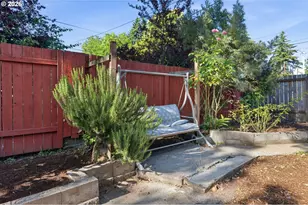 2704 SE 84th Ave, Portland, OR 97266 - Photo 33