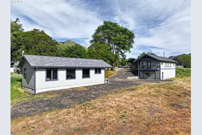 222 Washington St, Lyle, WA 98635 - Photo 3