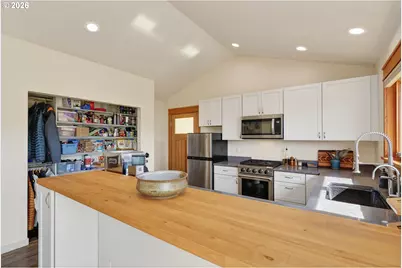 222 Washington St, Lyle, WA 98635 - Photo 23