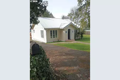 760 W Ballf St, Roseburg, OR 97471 - Photo 1