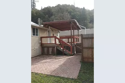 760 W Ballf St, Roseburg, OR 97471 - Photo 15