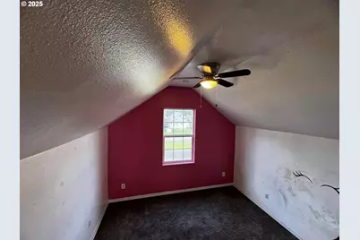 564 SW Cedar St, Mill City, OR 97360 - Photo 13