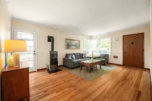 2105 SE Caruthers St, Portland, OR 97214 - Photo 9