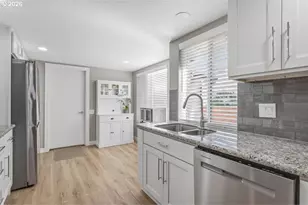 10425 SW Greenleaf Terrace, Tigard, OR 97224 - Photo 3