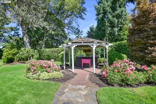 850 E Beacon Dr, Eugene, OR 97404 - Photo 37