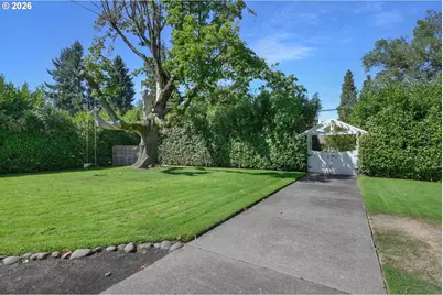 850 E Beacon Dr, Eugene, OR 97404 - Photo 39