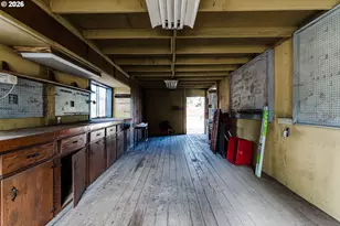34714 Hwy 58, Eugene, OR 97405 - Photo 29