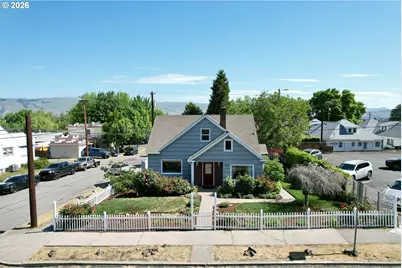 121 W 10th St, The Dalles, OR 97058 - Photo 3