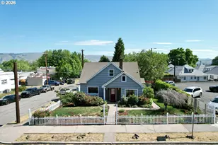 121 W 10th St, The Dalles, OR 97058 - Photo 3