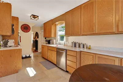121 W 10th St, The Dalles, OR 97058 - Photo 11