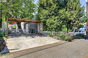 121 W 10th St, The Dalles, OR 97058 - Photo 5