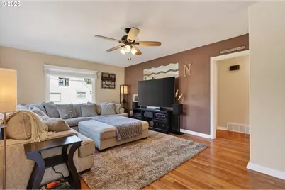 121 W 10th St, The Dalles, OR 97058 - Photo 7