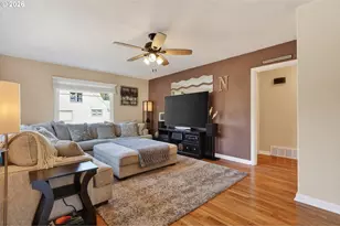 121 W 10th St, The Dalles, OR 97058 - Photo 7