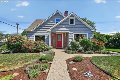 121 W 10th St, The Dalles, OR 97058 - Photo 1