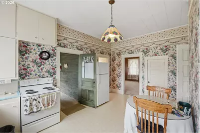906 C St, Myrtle Point, OR 97458 - Photo 21