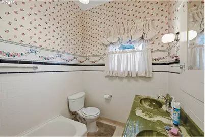 906 C St, Myrtle Point, OR 97458 - Photo 25