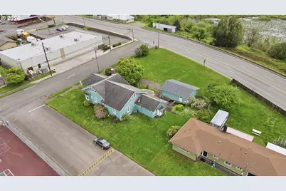 906 C St, Myrtle Point, OR 97458 - Photo 7