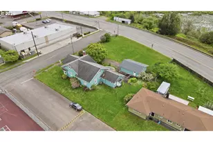 906 C St, Myrtle Point, OR 97458 - Photo 7